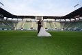 25 Das junge Hochzeitspaar im Stadion von St. Gallen